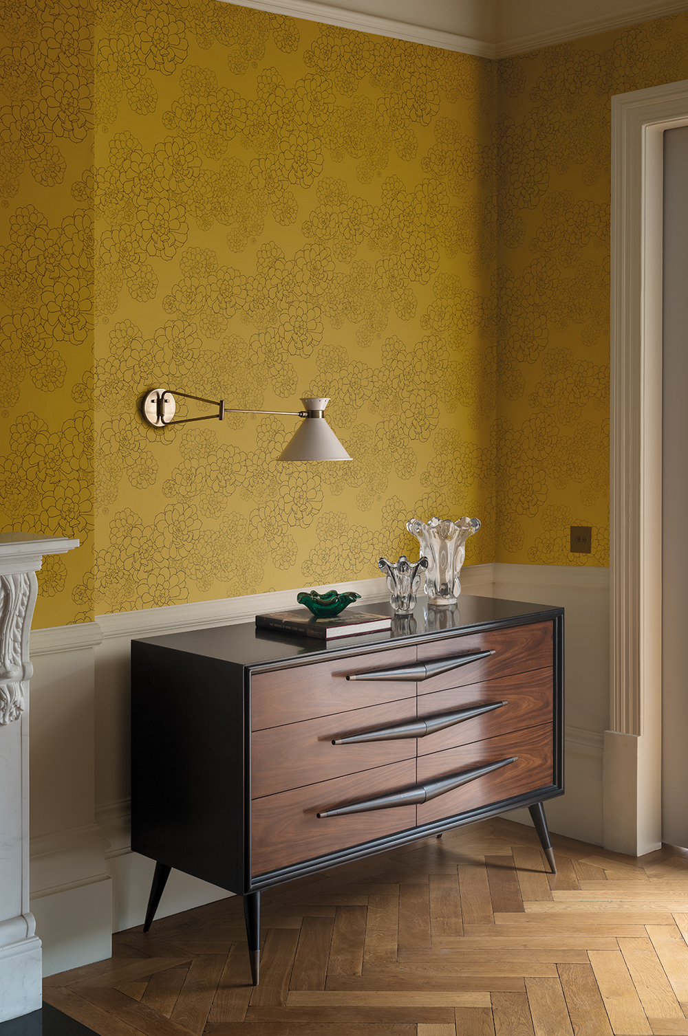 Обои Paint and Paper Library Tresco Aeonium Gamboge 0393AEGAMBO фото в интерьере